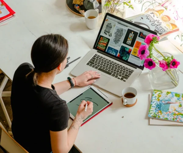 AI mākslā – drauds vai rīks jaunajiem radošajiem prātiem?