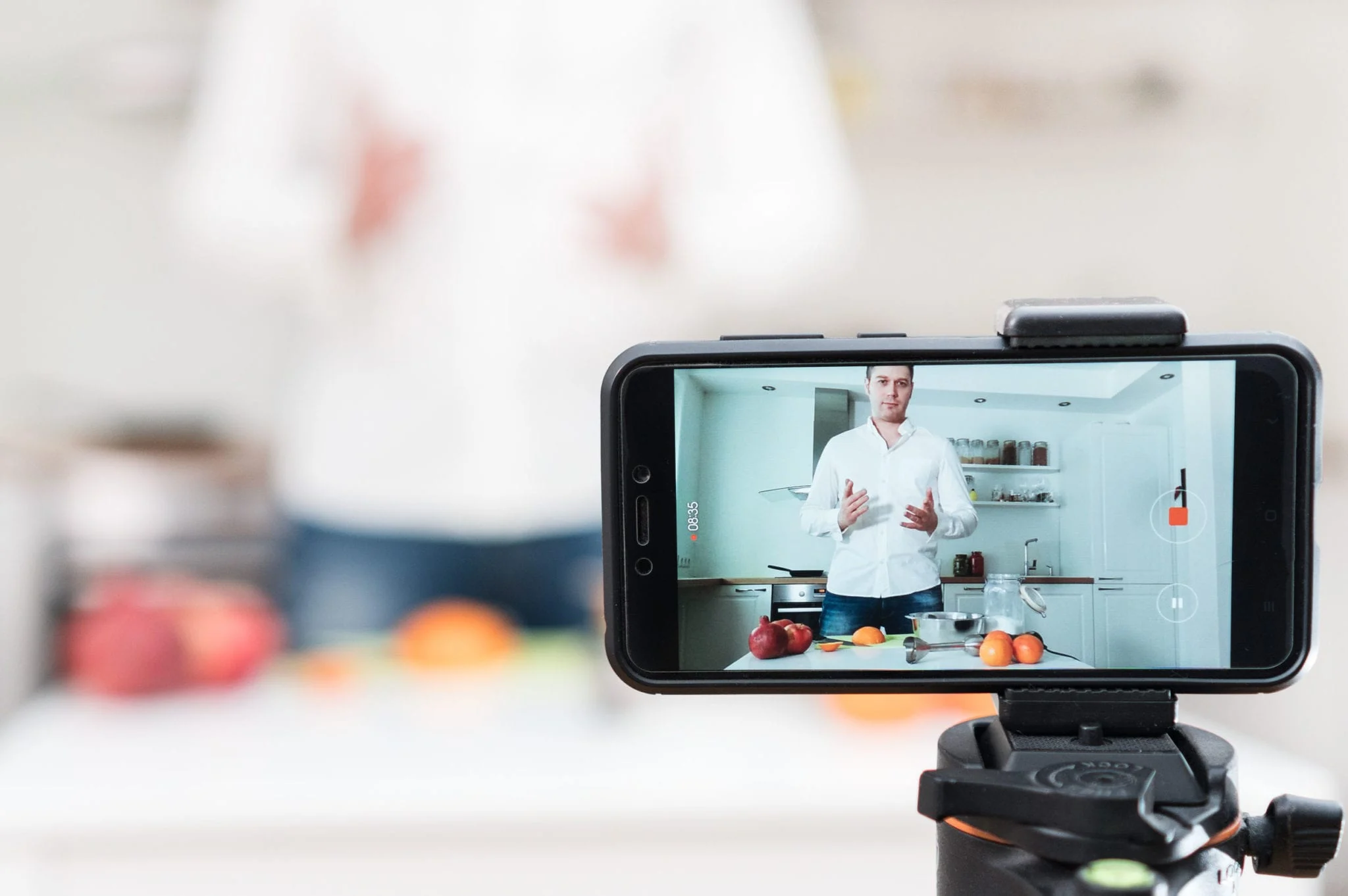 Kā veidot video saturu TikTok un YouTube ar minimāliem resursiem?