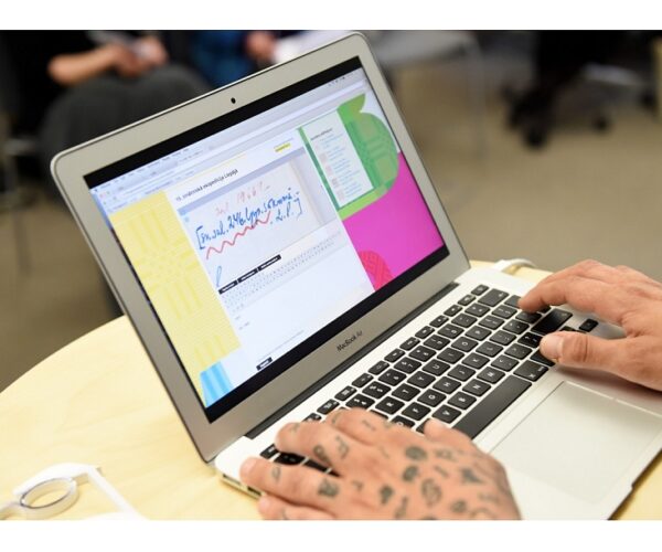 Digitālās prasmes un izklaide: ko jauniešiem būtu vērts zināt