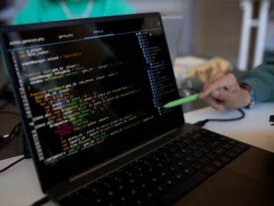 Vai jauniešiem vajag mācīties kodēt? Argumenti par un pret